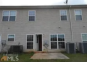 3 bed, 2.5 bath, 1690 sqft, $1,650 — Photo 2