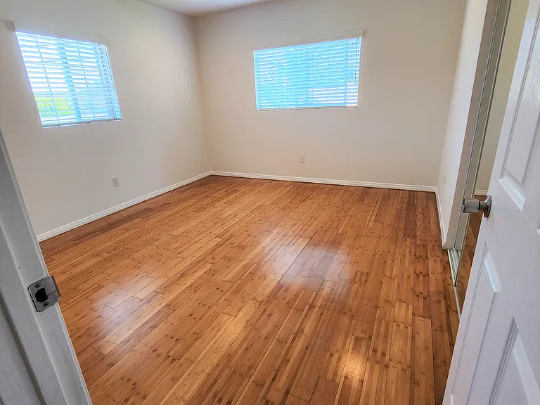 1647 S Van Ness Ave — Photo 8