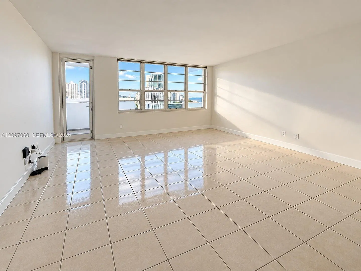The Decoplage Condo — Photo 4