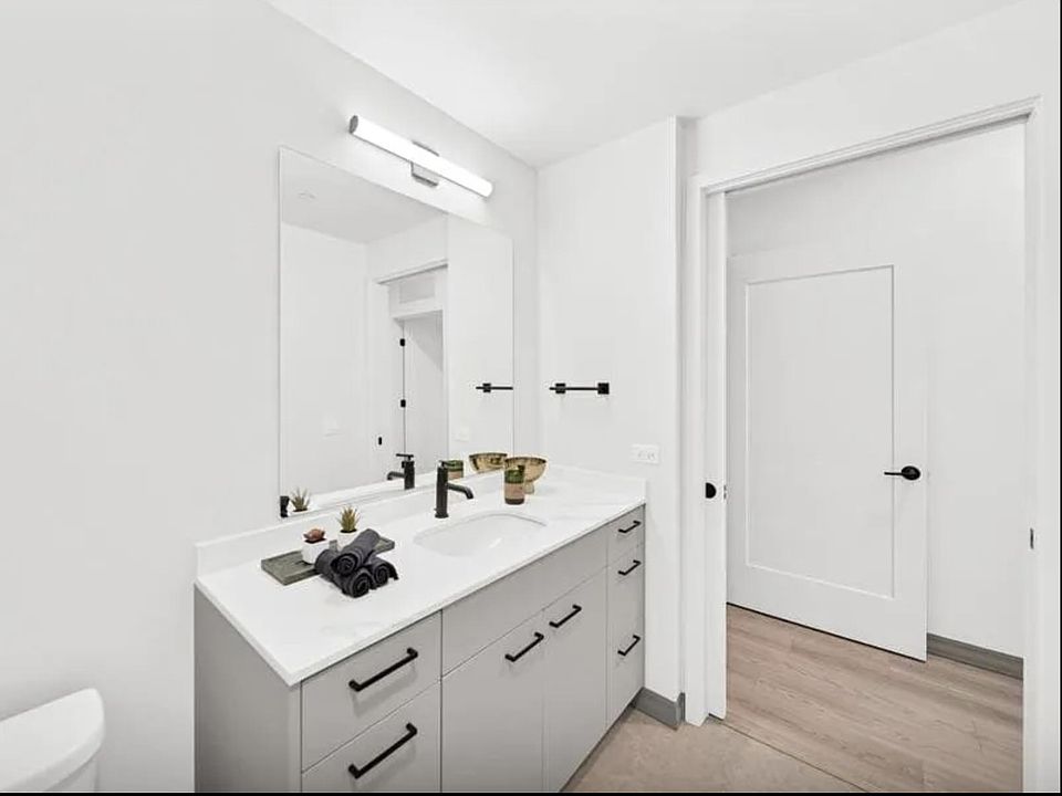 1st image of 600 N Wells St #500