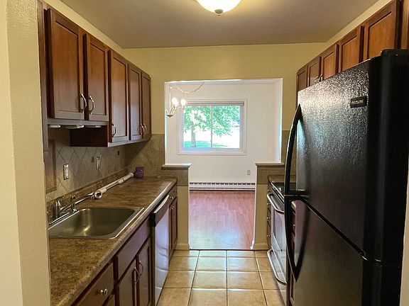 5th image of 19 Sterling St #19