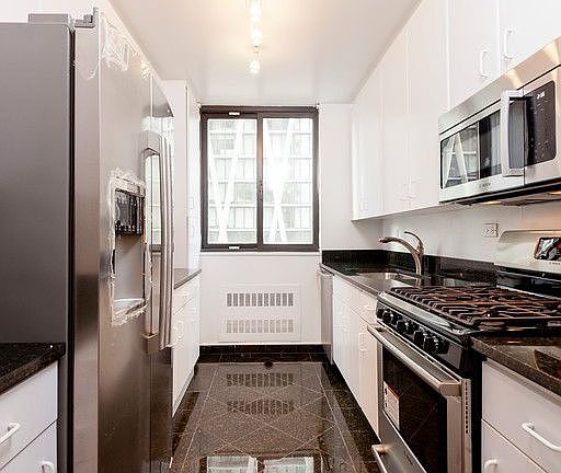 5th image of 145 W 67th St APT 6C