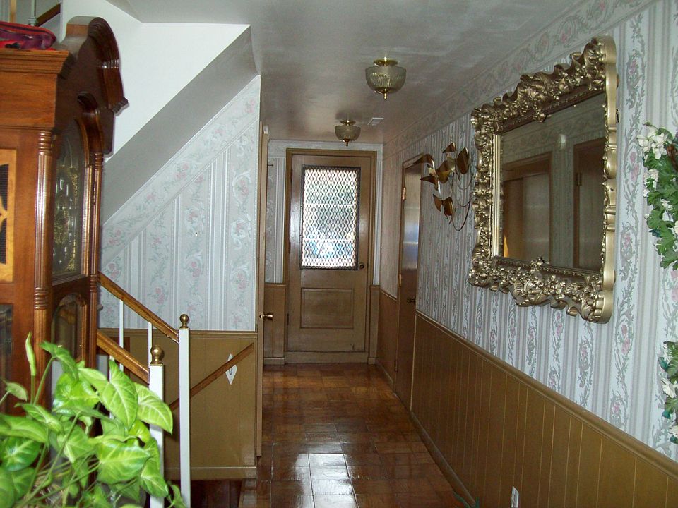 Foyer has Parkay Flooring
