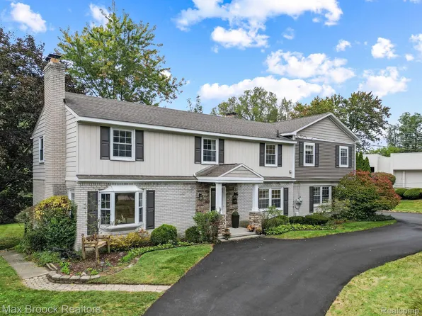 6570 Castle Dr, Bloomfield Hills, MI 48301