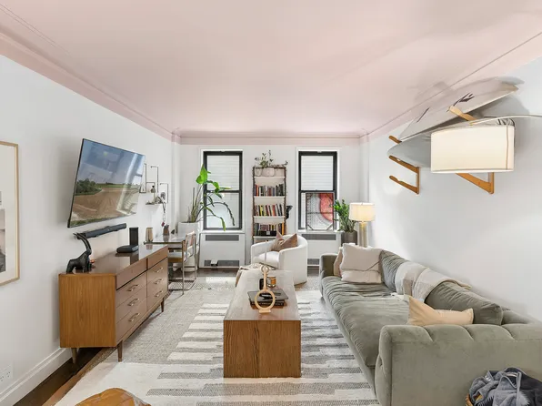 225 West 25th Street image 1 of 9