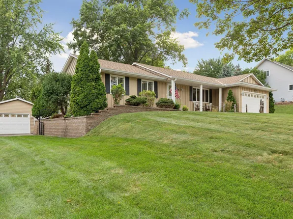 8466 Foothill Rd S, Cottage Grove, MN 55016