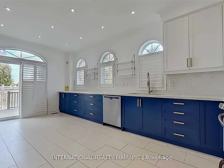 2 Dolce Cres — Photo 11