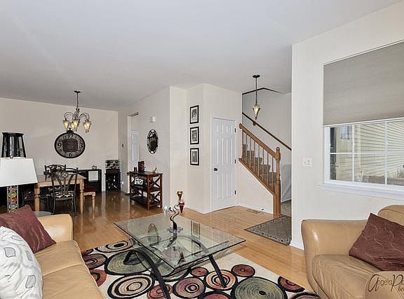 5th image of 531 W Kristina Ln