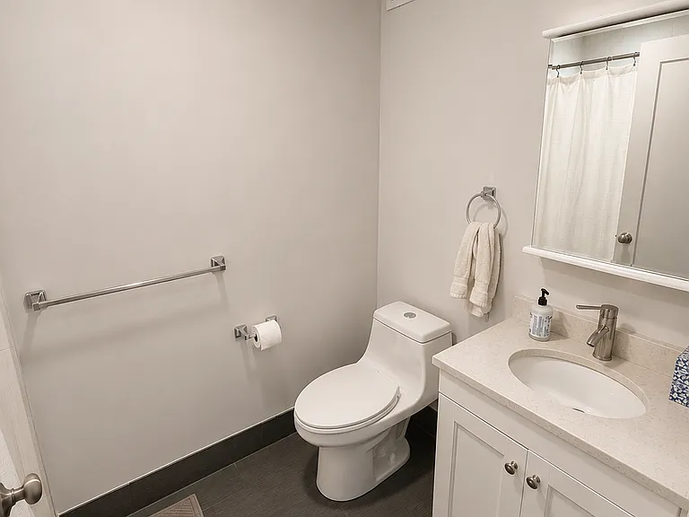 233 W 3rd St #2 — Photo 4