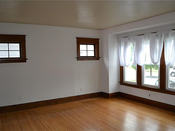 4th image of 343 McKinley Ave