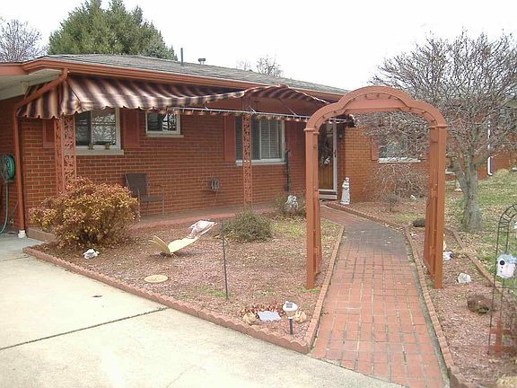 2nd image of 205 Washington Ave