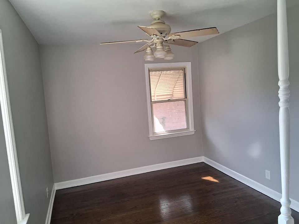 2nd image of 27 164th Pl