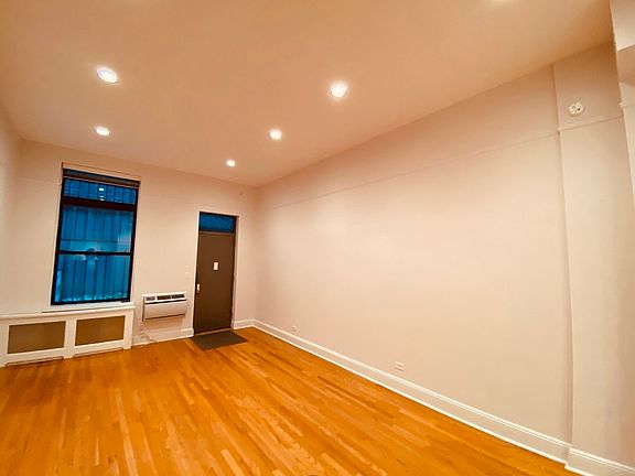 4th image of 370 E 69th St #B