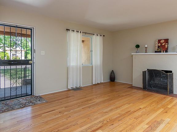 5th image of 328 Fontana Pl NE