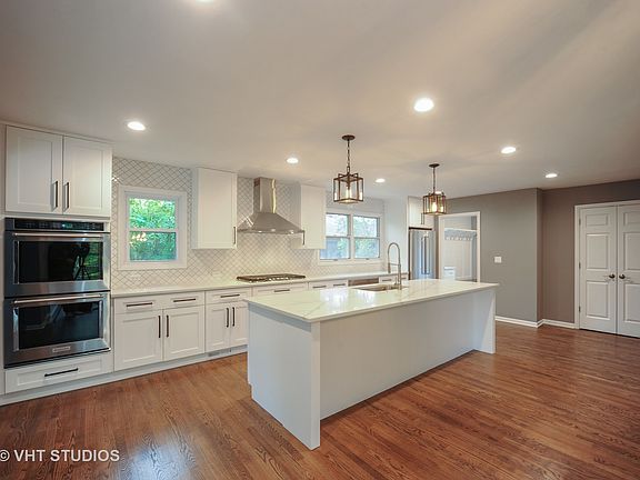 3rd image of 3089 University Ave