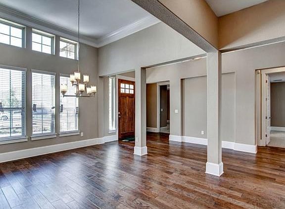 2nd image of 16304 Aventura Ave