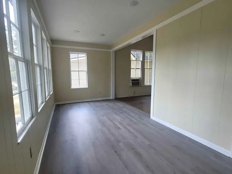 1005 E Fannin St — Photo 2