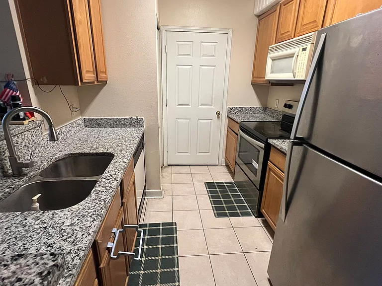 18103 Sterling Gate Cir — Photo 11