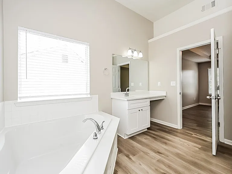 290 Hazelhurst Dr — Photo 12