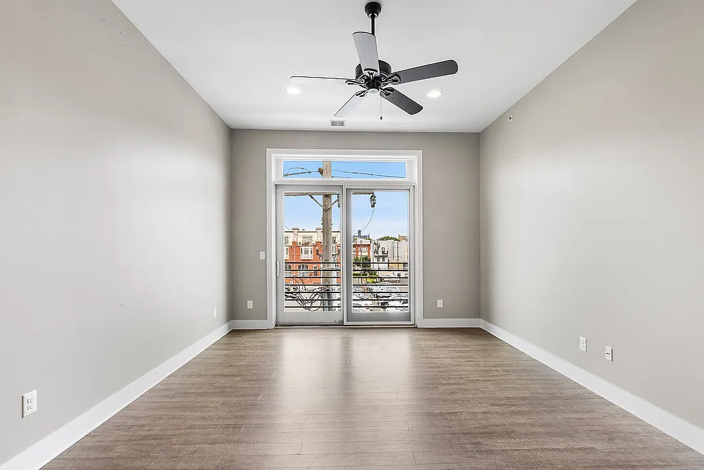 1015 N American St — Photo 3
