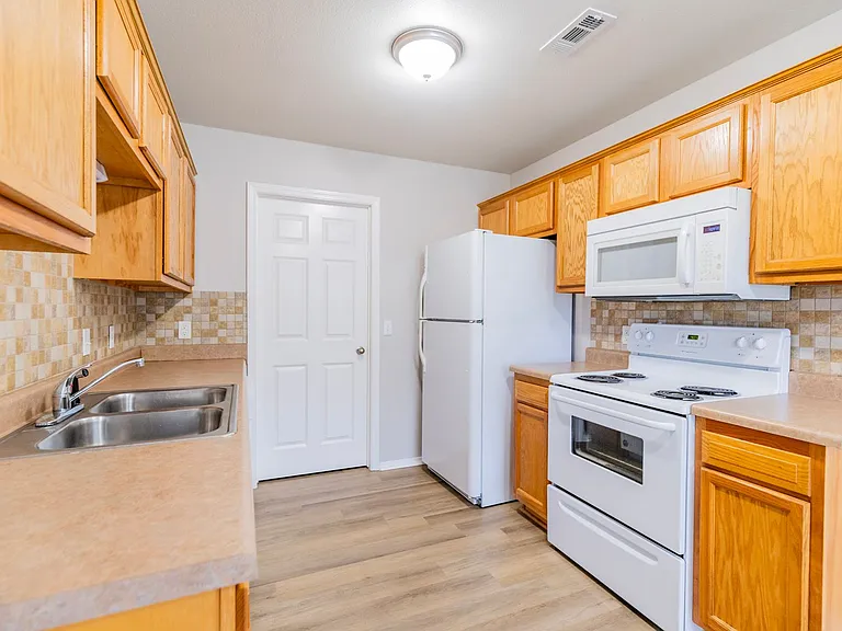 6206 SW Meadow Well Ave — Photo 5
