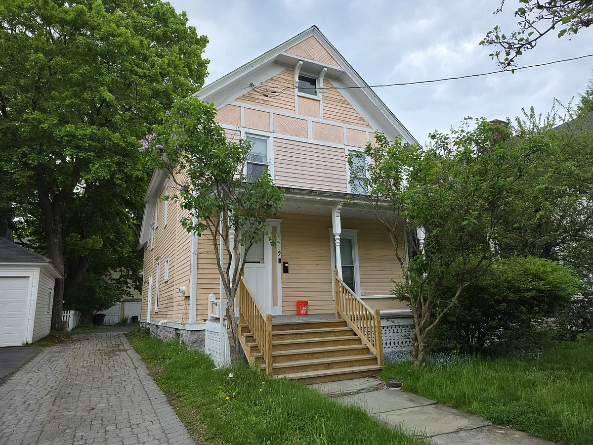 Building Photo - 64 Elm St #1
