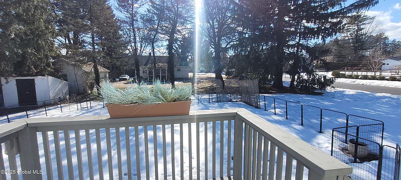 3rd image of 2 Daisy Street