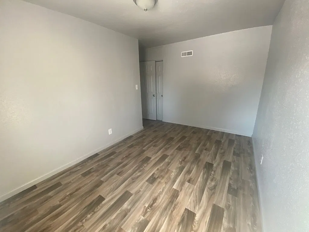 3 bed, 1200 sqft, $1,100 — Photo 4