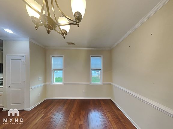 5th image of 1033 Pemberly Ave