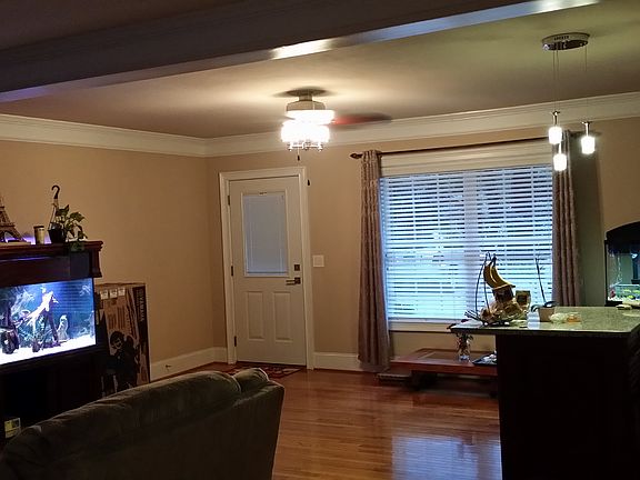 4th image of 5864 Poplar St