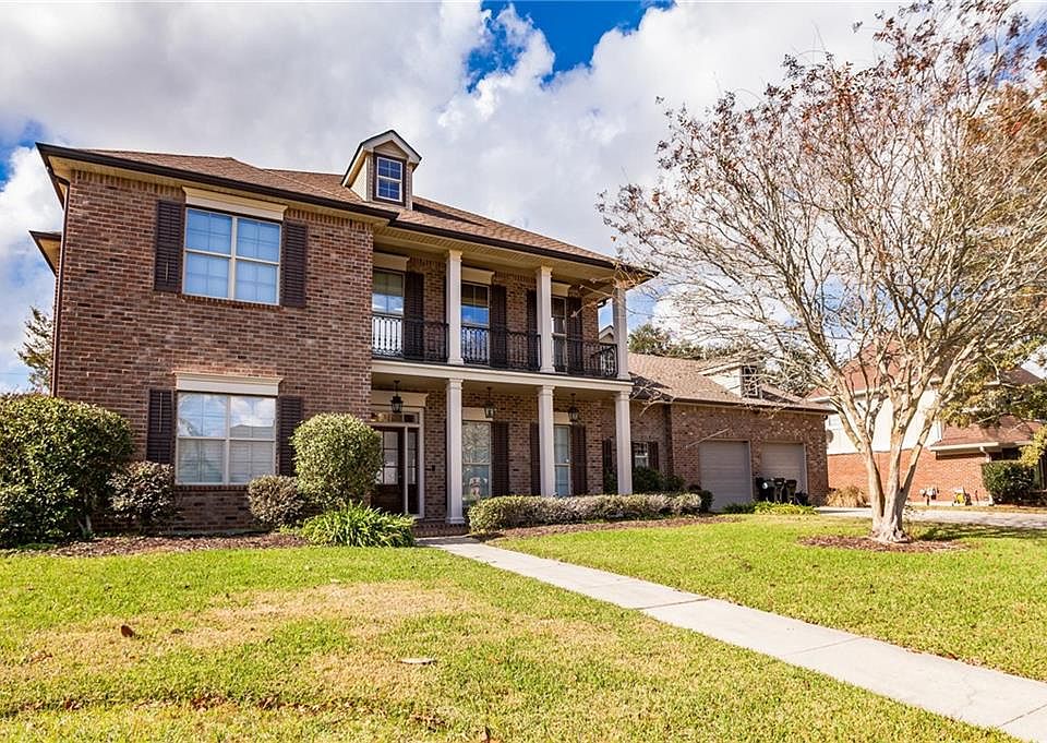 1st image of 3 Five Oaks Dr