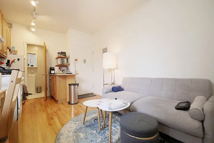 647 Franklin Ave #1RR — Photo 4