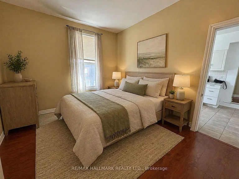 374 Dundas St E #2 — Photo 5