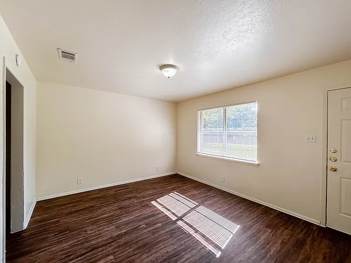 3805 Atlas Dr — Photo 3