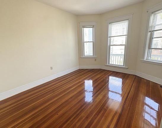 3rd image of 40 Draper St Floor 3