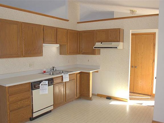 3rd image of 78 Stonegate Dr