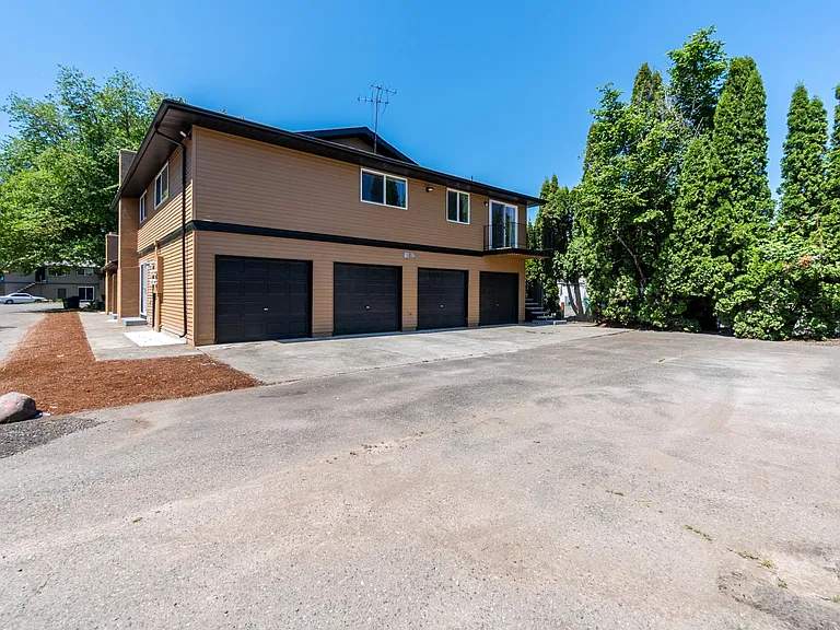218 Ellingson Dr #C — Photo 23