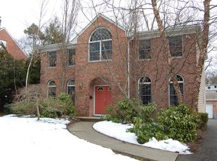 305 Beechwood Rd, Ridgewood, NJ 07450