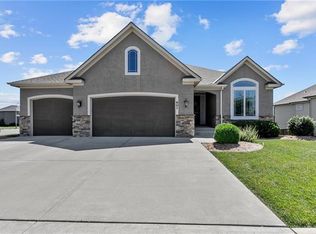 601 Savannah Dr, Greenwood, MO 64034