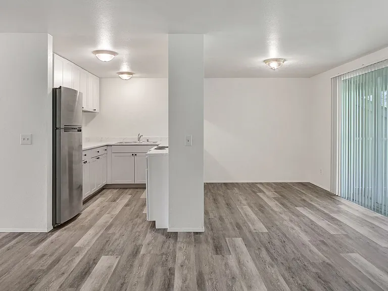 1060 York St — Photo 4
