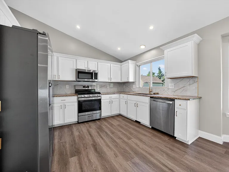 45925 Ashwood Ln — Photo 7