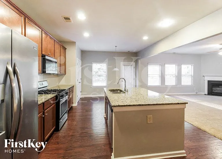 423 Fredrick Dr — Photo 5