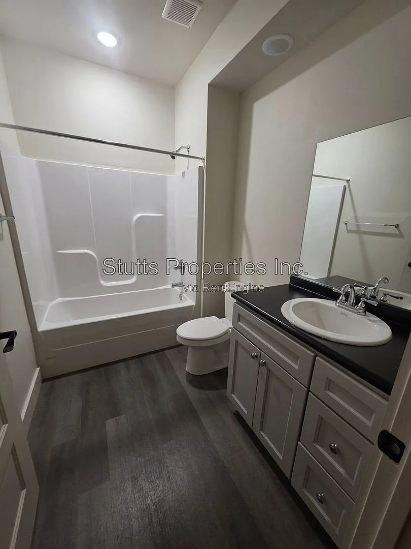 2 bed, 2.0 bath, $995 — Photo 1