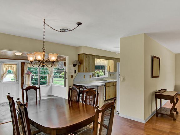 2nd image of 485 Riverdale Dr