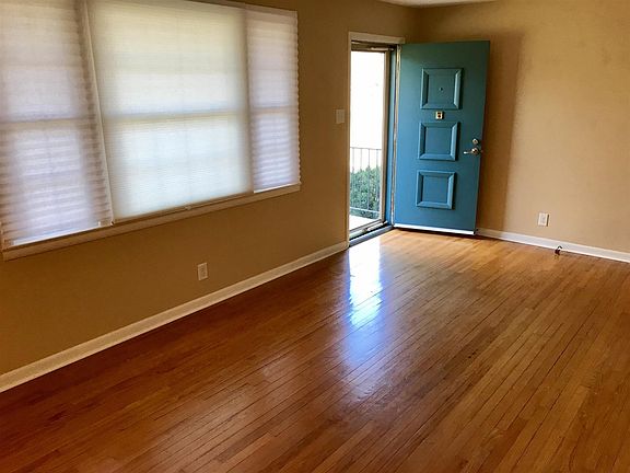 4th image of 2112 Belmont Dr