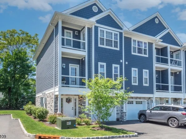 8 Deans Ct #8, Fairfield Twp., NJ 07004