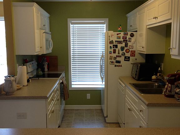 Kitchen (bar not shown)