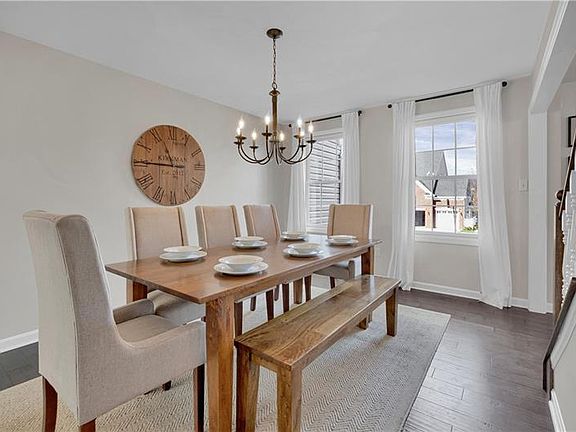 4th image of 225 Strawberry Cir