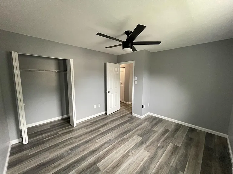 570 Elm St — Photo 10