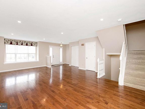 4th image of 302 Allens Ln
